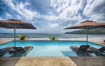 Pagua Bay House Oceanfront Cabanas