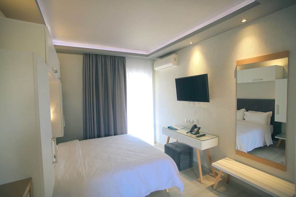 Royal Hotel and Suites