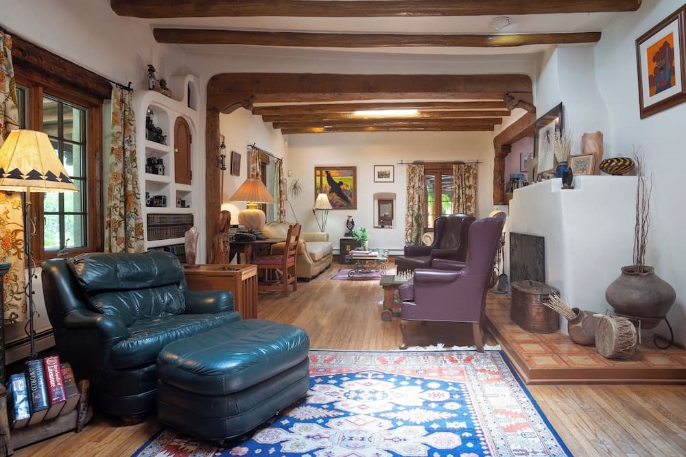 Inn on La Loma Plaza