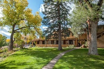 Inn on La Loma Plaza