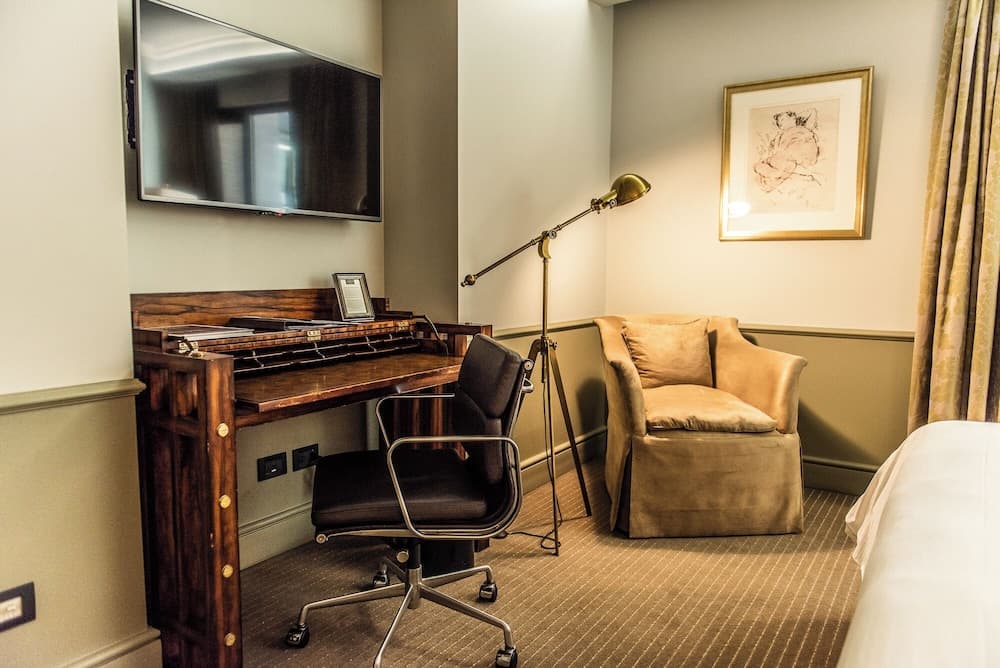 The Singular Santiago