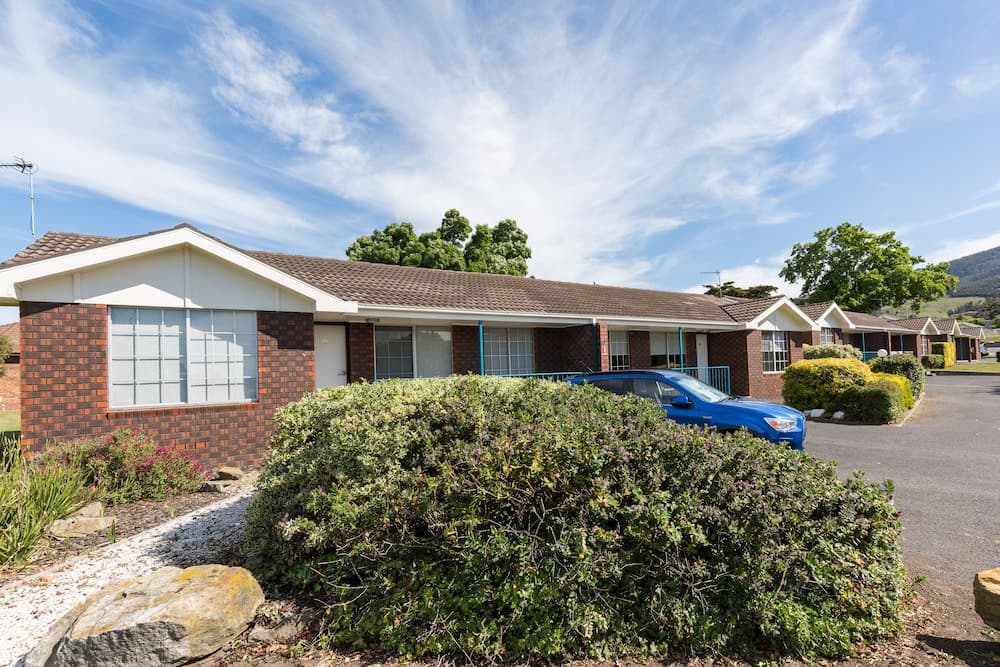 Riverfront Motel & Restaurant