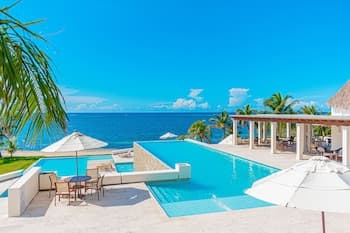 Las Verandas Hotel & Villas