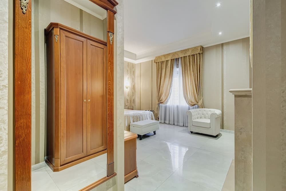 Navona Queen Rooftop