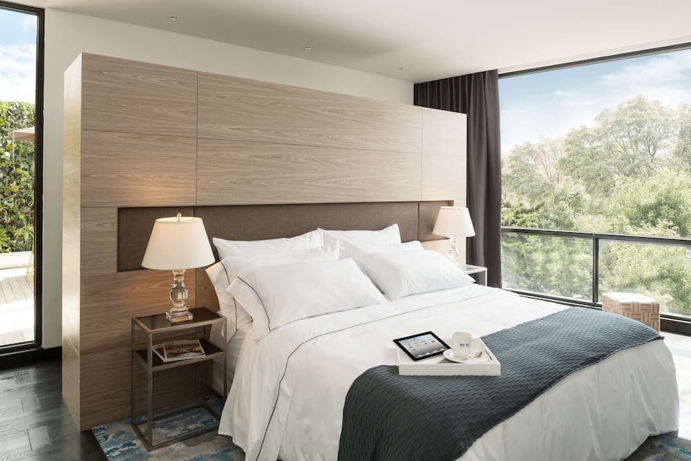 8010 Urban Living Luxury Home Experiences.