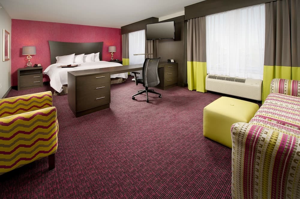 Hampton Inn & Suites Buffalo Airport