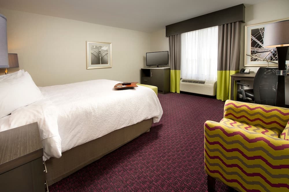 Hampton Inn & Suites Buffalo Airport