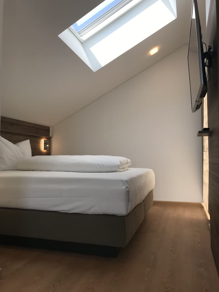 WESTSIDE Hotel Garni