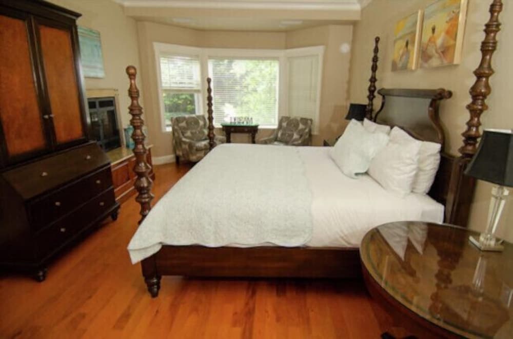 Crown Mansion Boutique Hotel & Villas