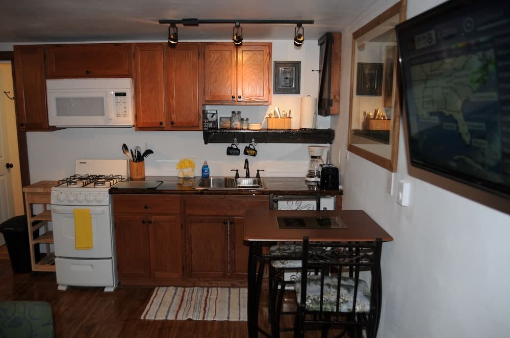 Yellowstone Motel - Adults Only