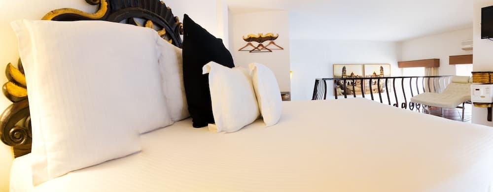 HERENCIA By Hosting House