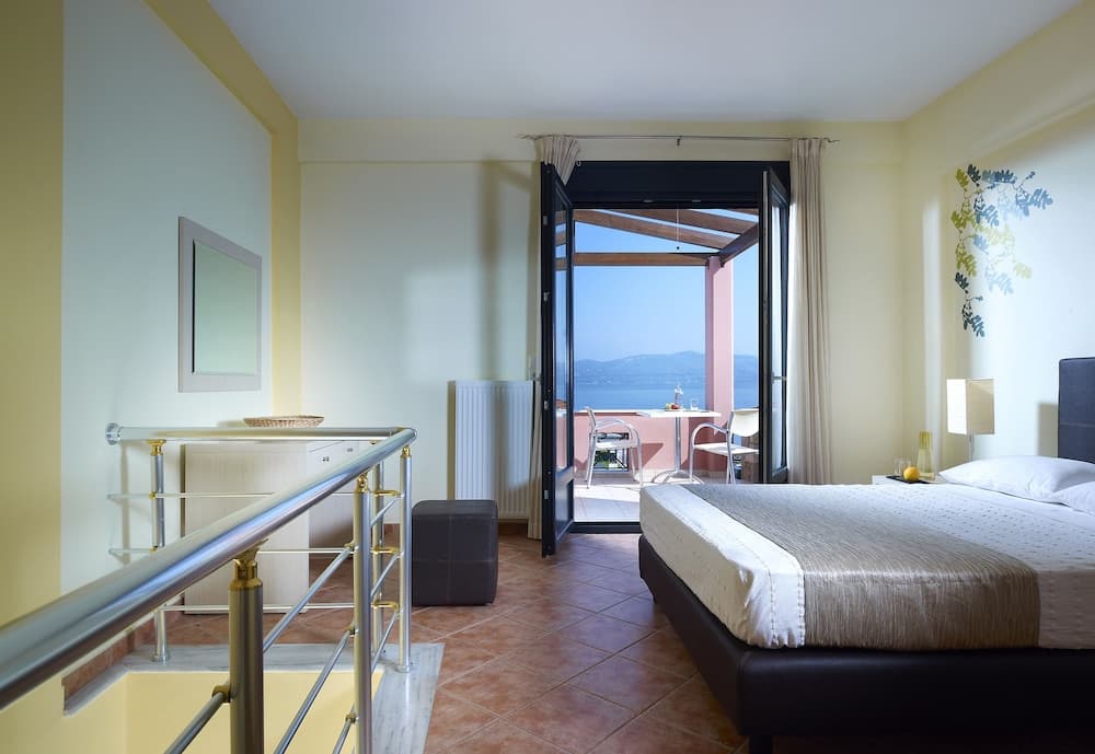 Aeolis Apartments & Studios