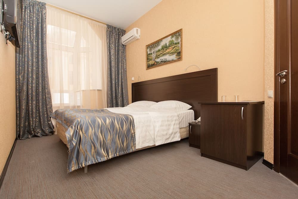 Regina Hotel on Universitetskaya