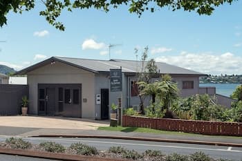 Lakeside City Apartments