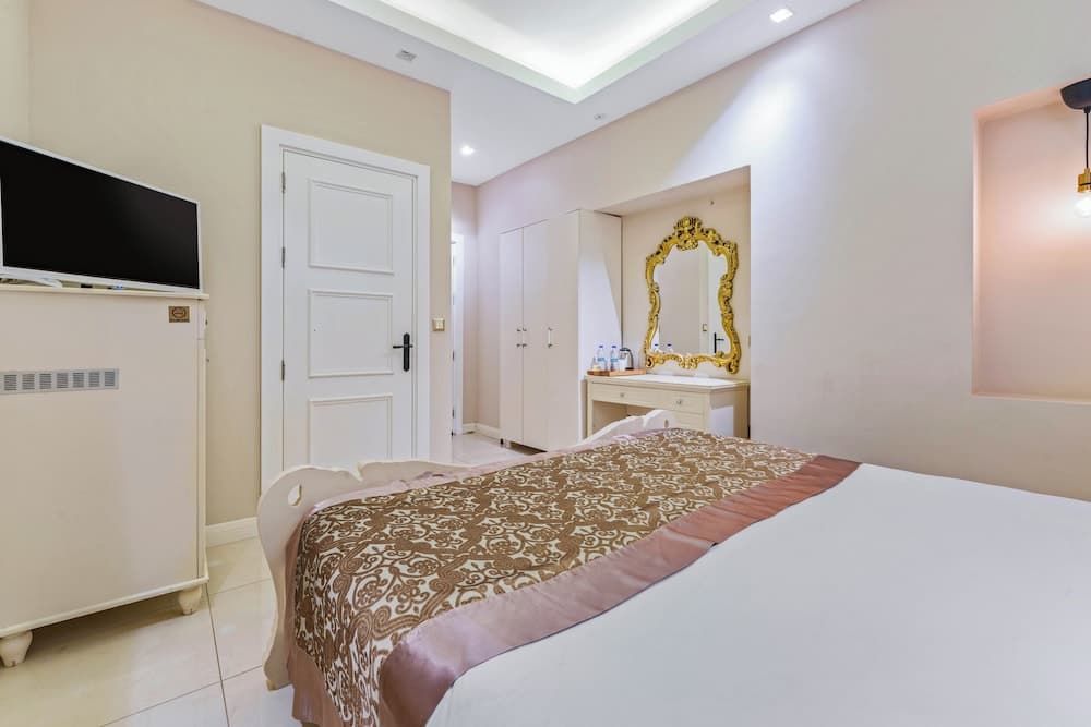 Elegance East Hotel - Boutique Class