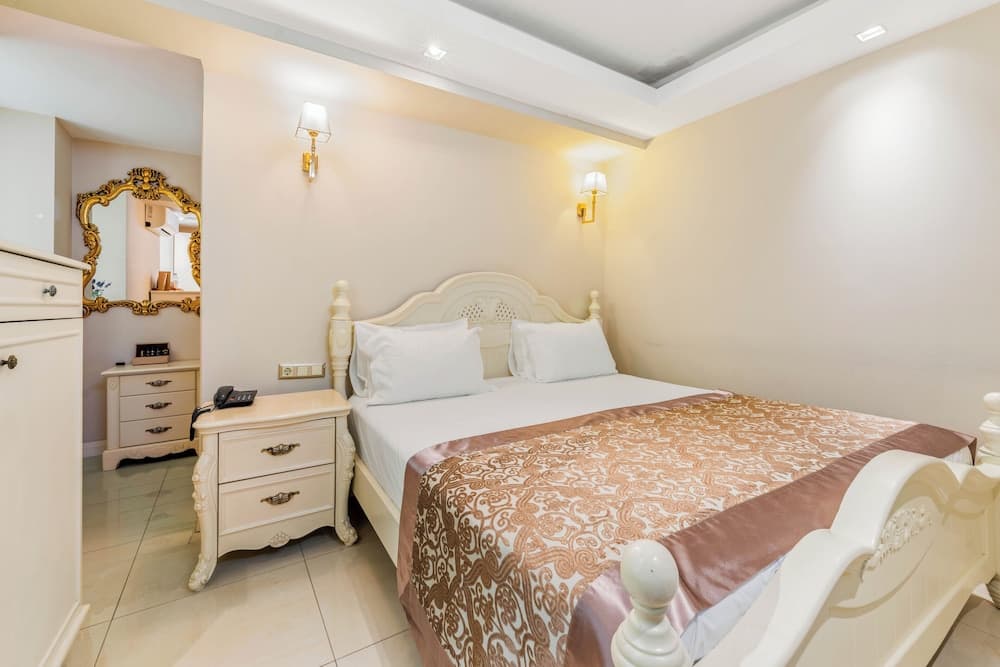 Elegance East Hotel - Boutique Class