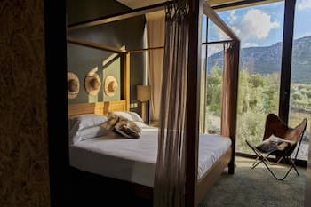 Cooking and Nature Emotional Hotel