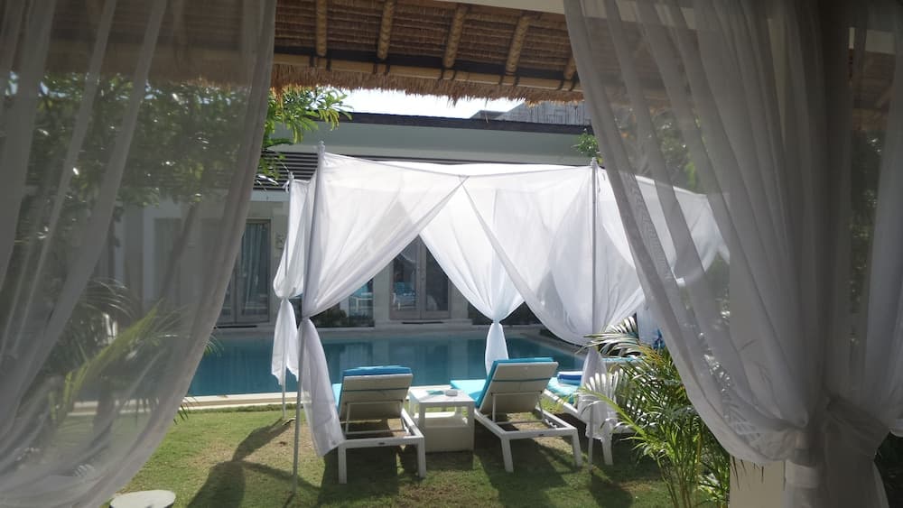 La Cabana Hotel and Villas