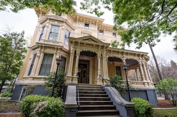 HI Sacramento Hostel