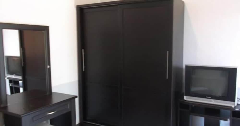 Bed & Breakfast Service Guesthouse