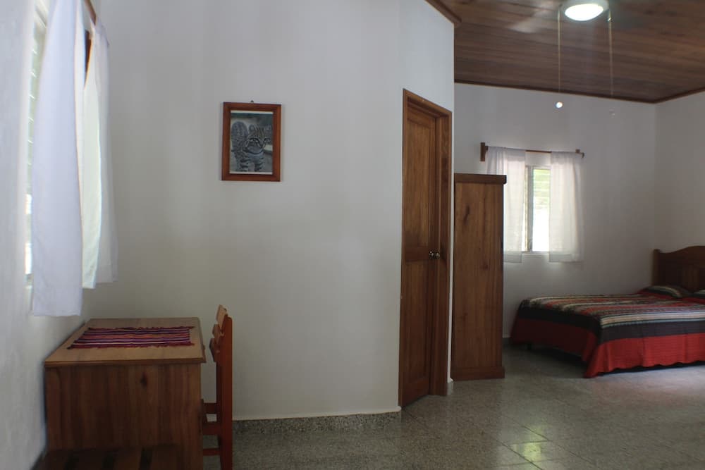 Maya Zacpetén Jungle Lodge