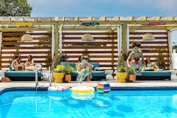 Freebird Motor Lodge - Cape Cod