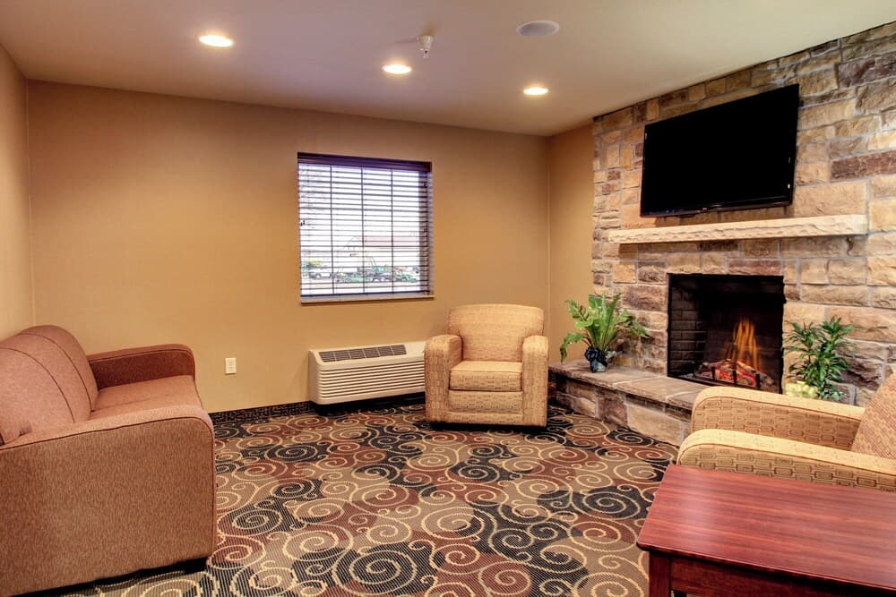 Cobblestone Hotel & Suites - Newton