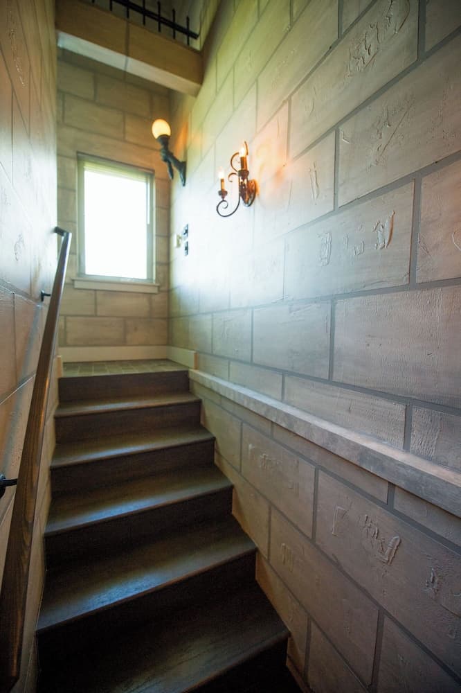 Eureka Springs Treehouses, Hobbit Caves & Castles