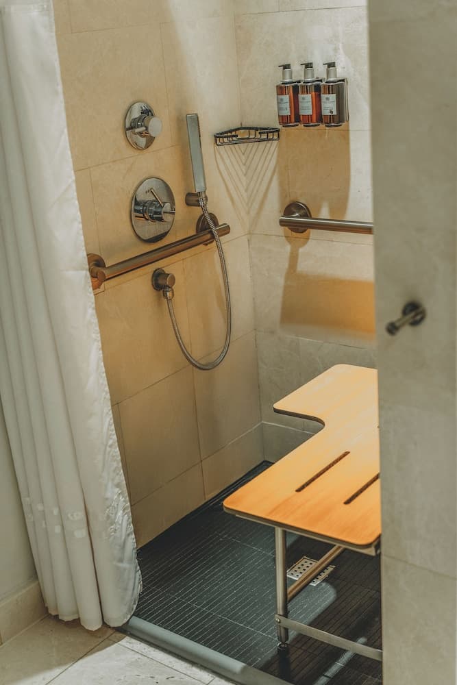 Iberostar Waves Berkeley Shore