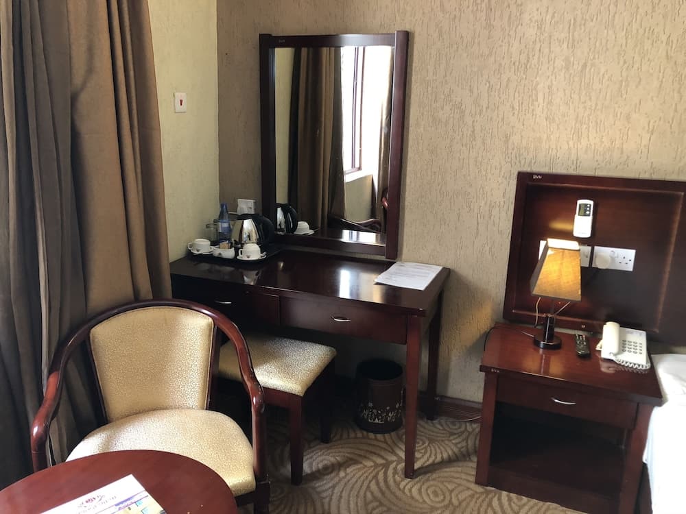 Bridgeview Hotel & Conference Centre