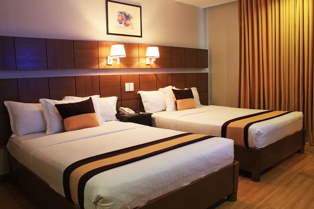 The Pinnacle Hotel and Suites