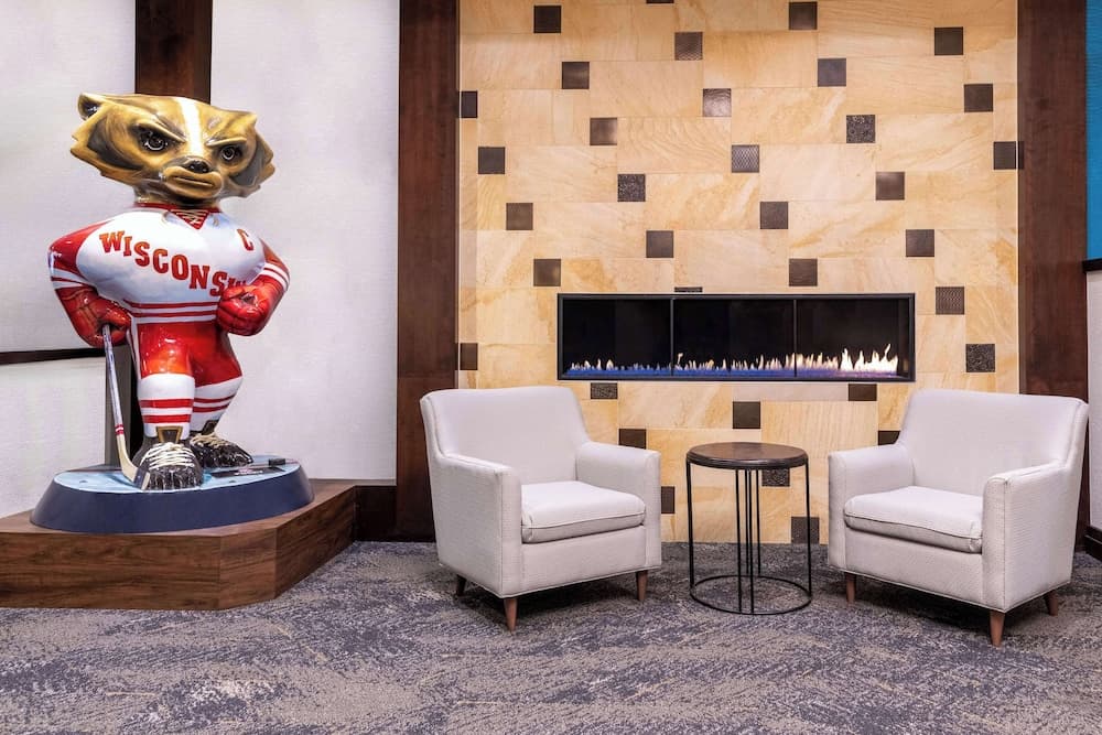 Hampton Inn & Suites Madison / Downtown