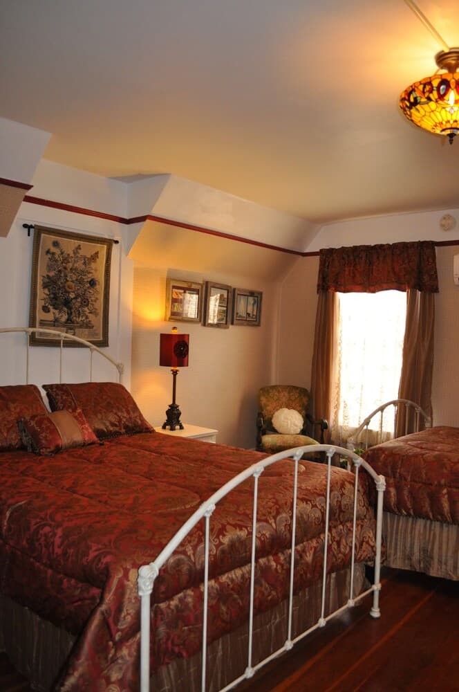 Victorian Inn & Carriage House