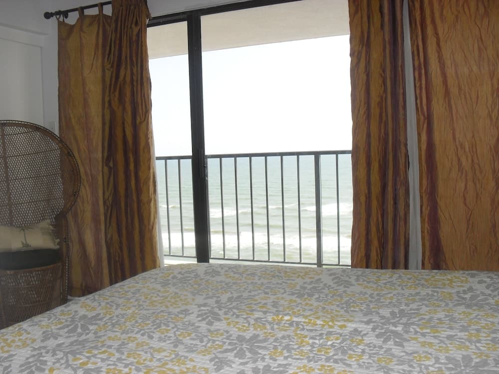 By The Sea Gulf View Deluxe Condo