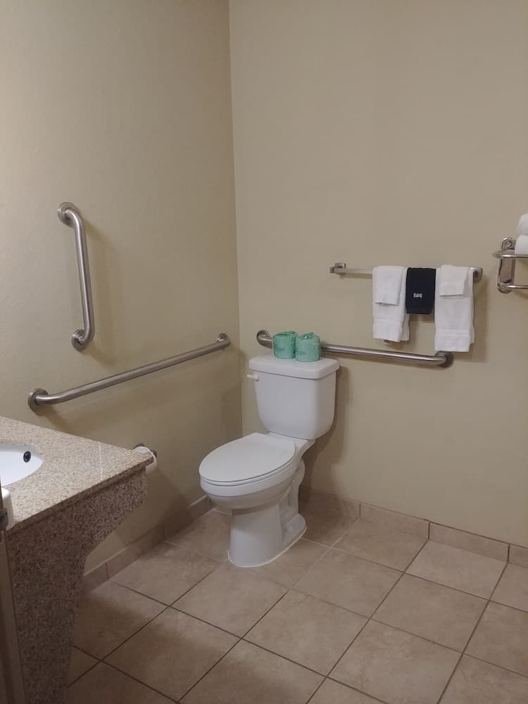 Cobblestone Hotel & Suites – Broken Bow