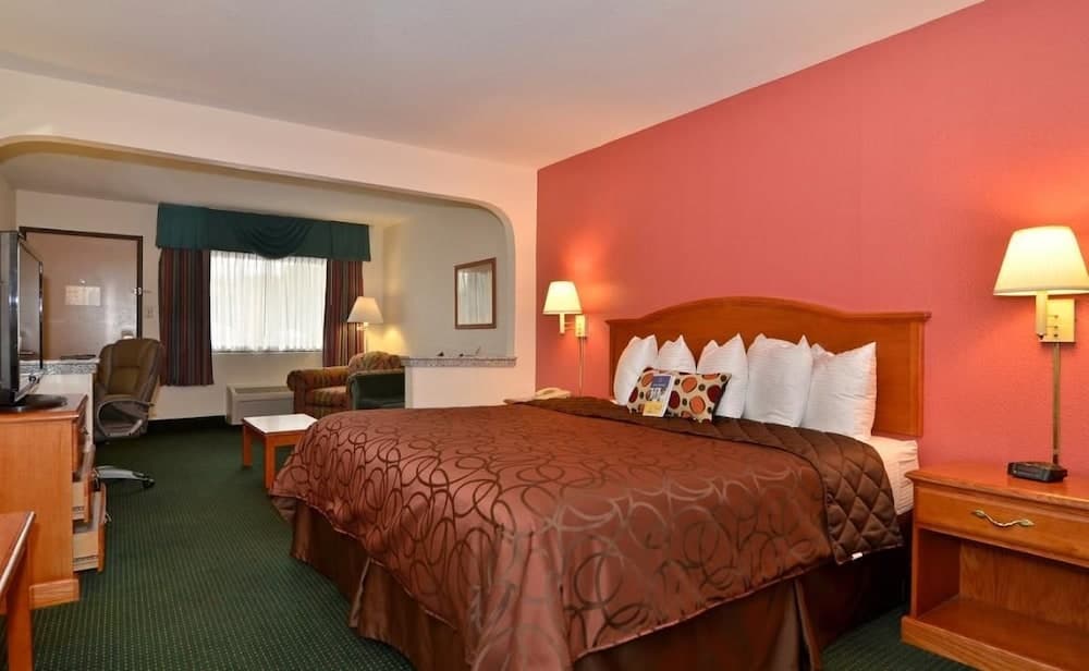 Econo Lodge Inn & Suites Memphis East