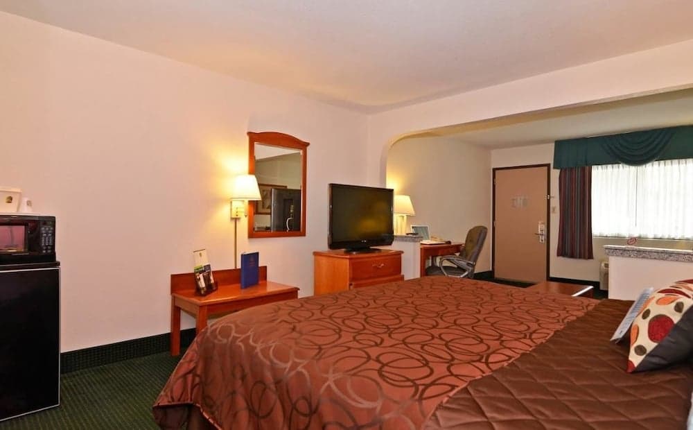 Econo Lodge Inn & Suites Memphis East