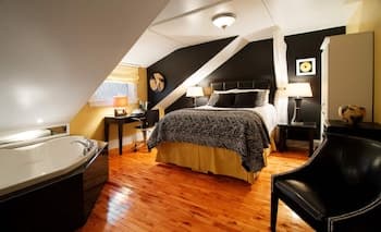 Leaside Manor by The Leaside Group