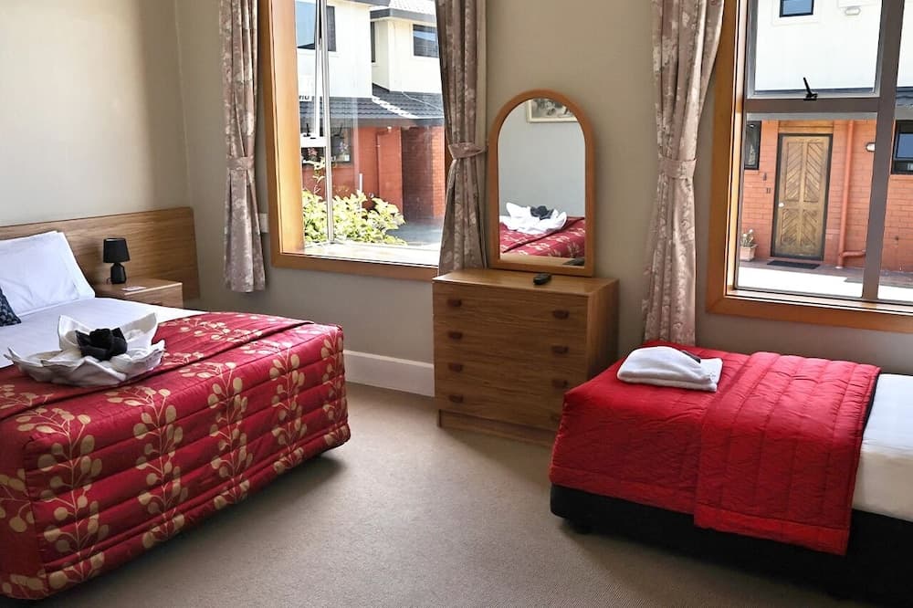 Baywatch Motor Lodge