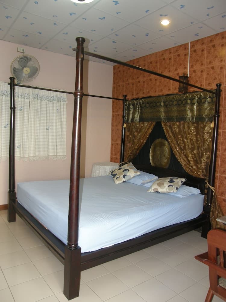 Anchana House by Zuzu