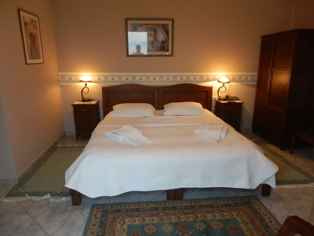 Irides Luxury Studios & Apartments