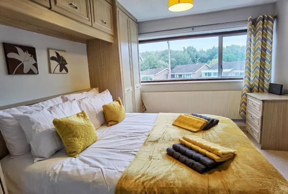 5 Bedroomed House Available for Guests and Contractors Wifi Parking