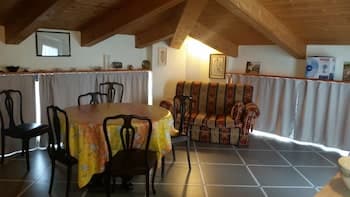 Comfortable Attic With Parking Space in the Town of Chiavari Num001