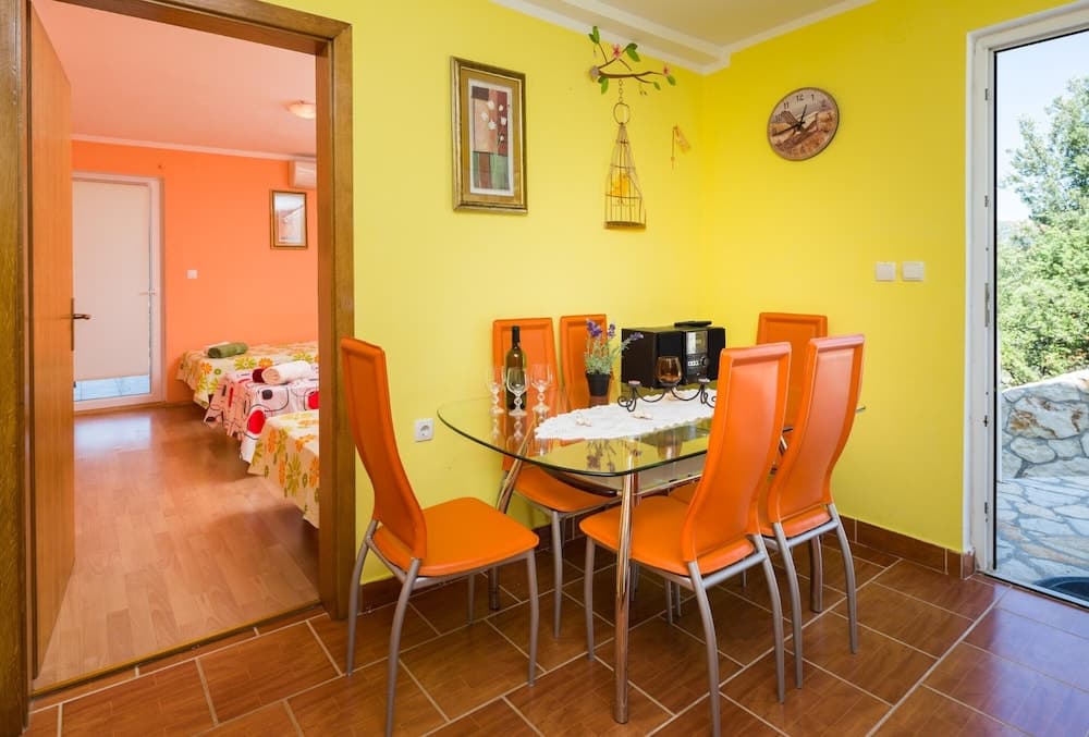 A5 - Modern apt With Terrace, 3 min Walk to Beach