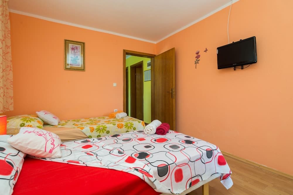 A5 - Modern apt With Terrace, 3 min Walk to Beach