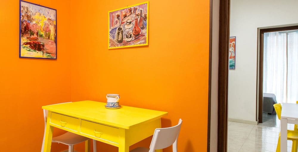 A due passi dal Teatro Politeama