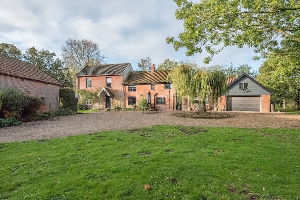 Red House Farm, East Green