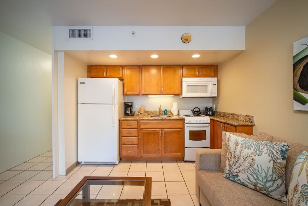 Royal Kahana 602 Condo by Redawning