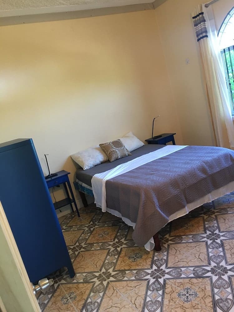 Arms Of Charms Guesthouse