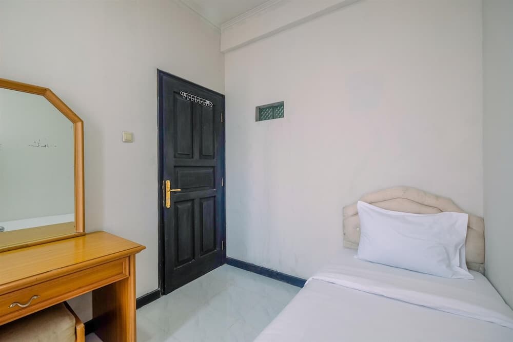 Homey and Spacious 3BR Kondominium Juanda Apartment